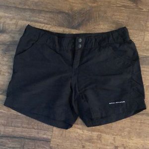 Columbia PFG Coral Point women’s Omni Shade shorts in Black. Size Medium.